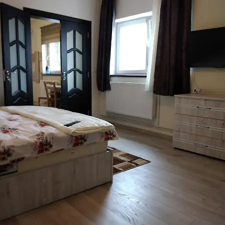 Flori'S Apartment Brasov Exterior photo
